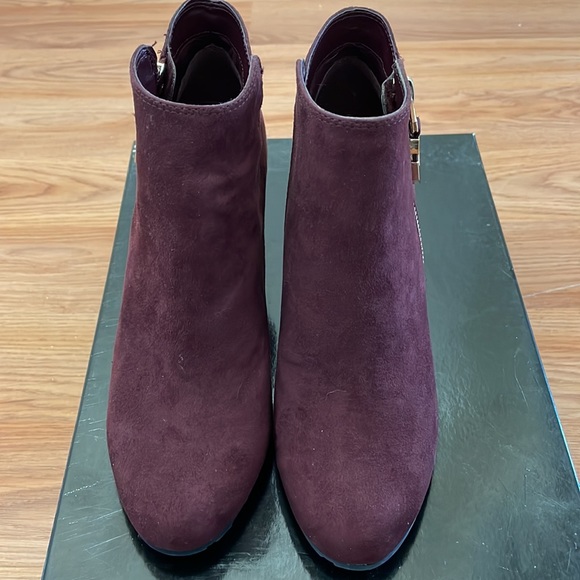BCBG Paris Wyno Bordeaux Booties size 7 - Picture 2 of 7